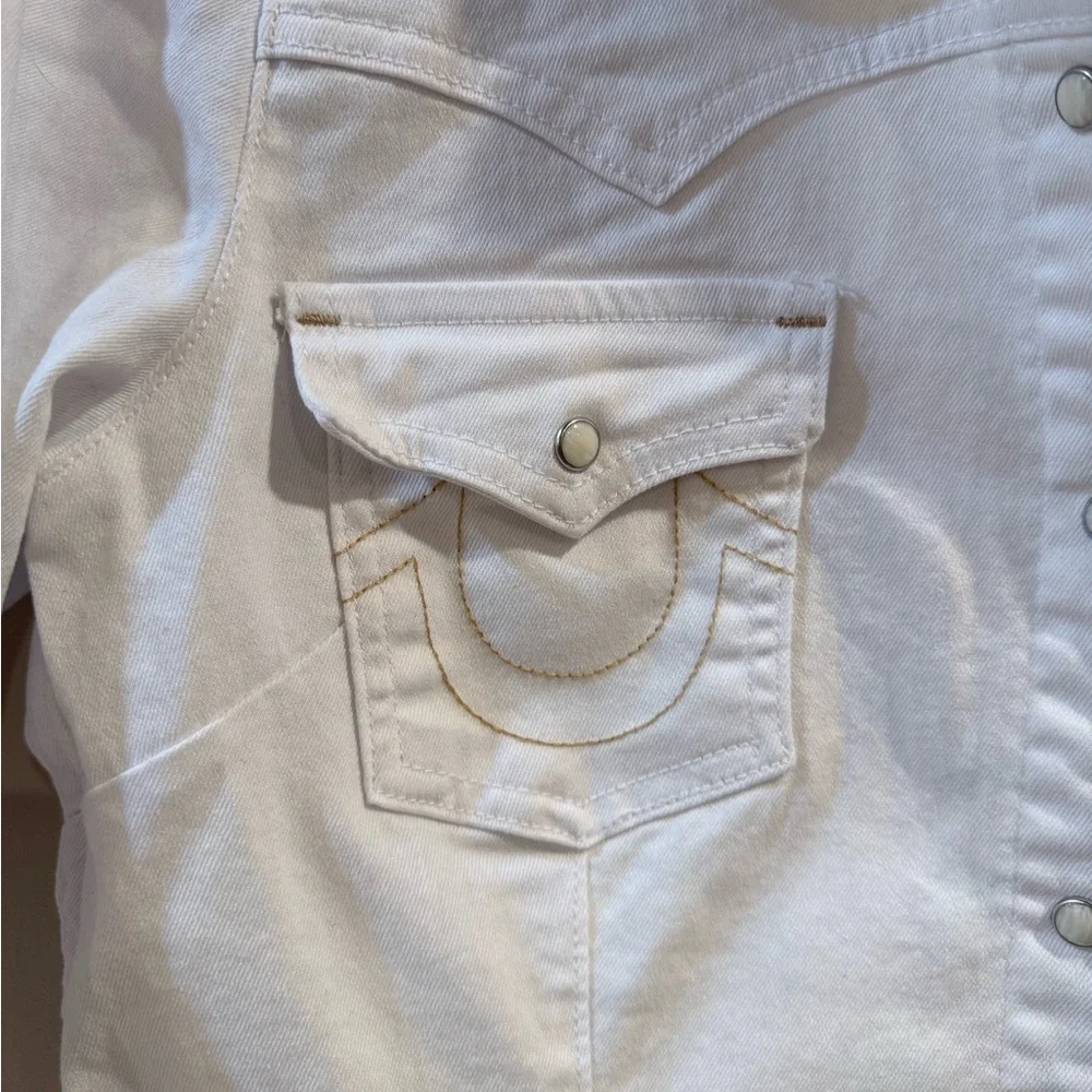 🔥True Religion Women’s White Denim Blouse with Button Details Size L🔥